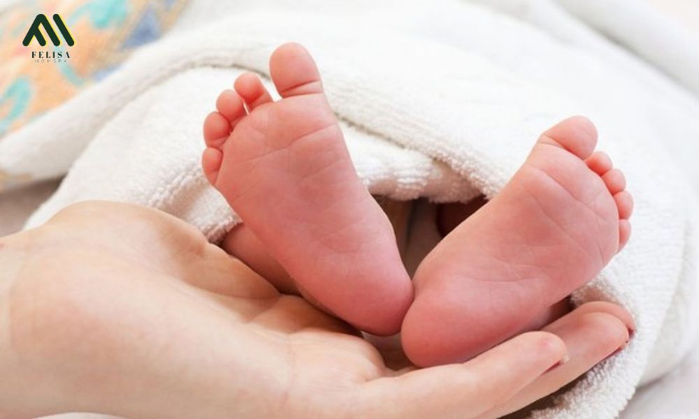 Một số cách massage chân cho trẻ sơ sinh