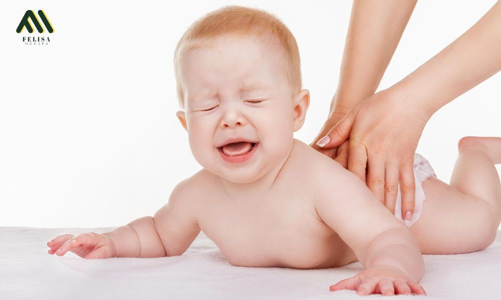 cách massage lưng cho bé