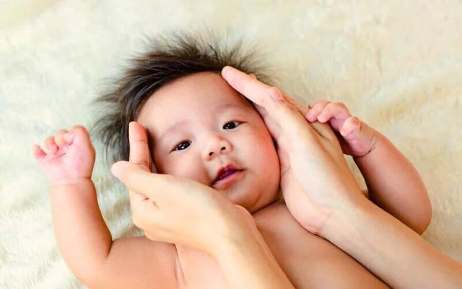 thời điểm massage đầu cho trẻ